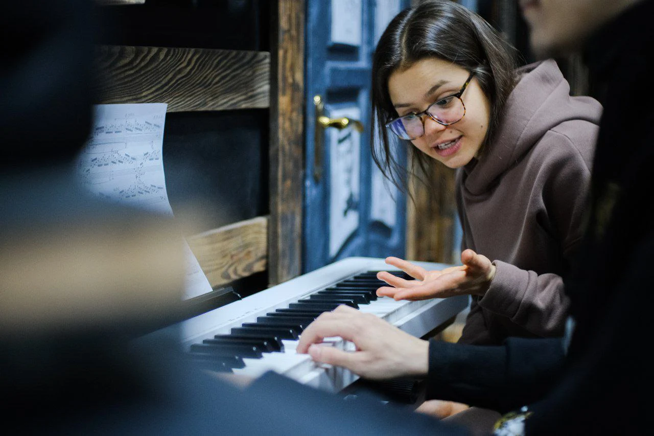 Уроки гитары, фортепиано и вокала